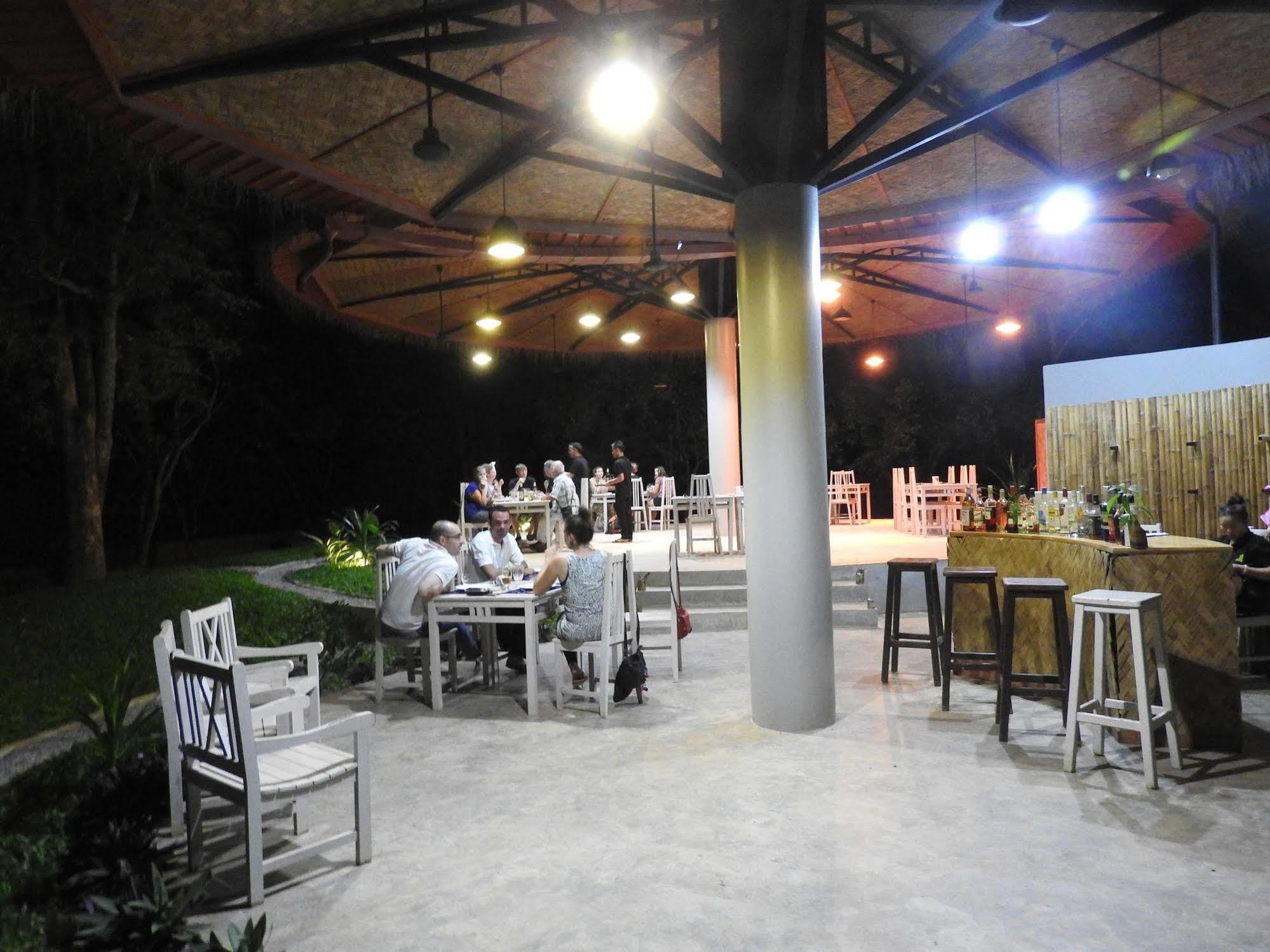 The Sanctuary Nam Ngum Beach Resort Vang Vieng Exteriér fotografie